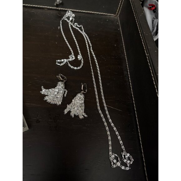 Sara Coventry cascade Tassel Necklace & Clip-On Earrings Set - Picture 3 of 9